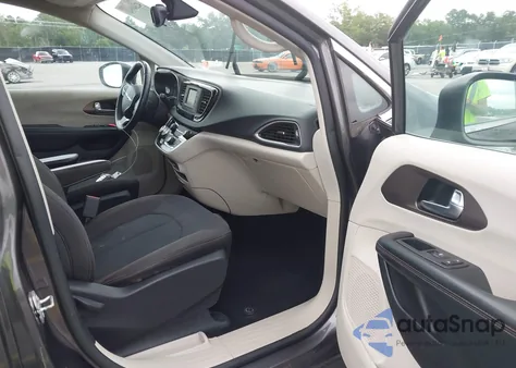 2017 Chrysler Pacifica Lx z USA, uszkodzony, nr VIN 2C4RC1CG4HR695422